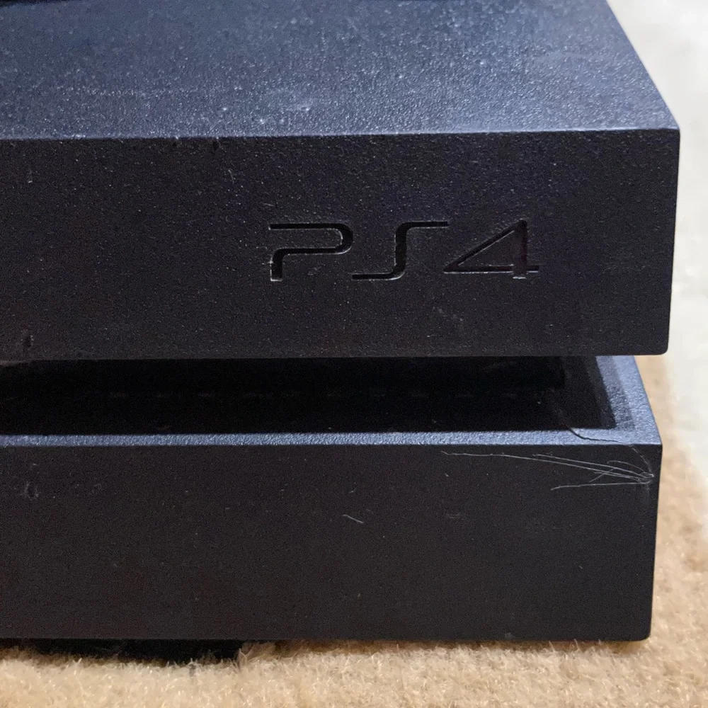 PS4 Bundle - Picture 4 of 4